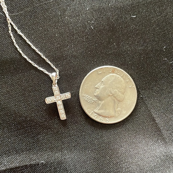 Child’s diamond cross in white gold - Picture 5 of 5